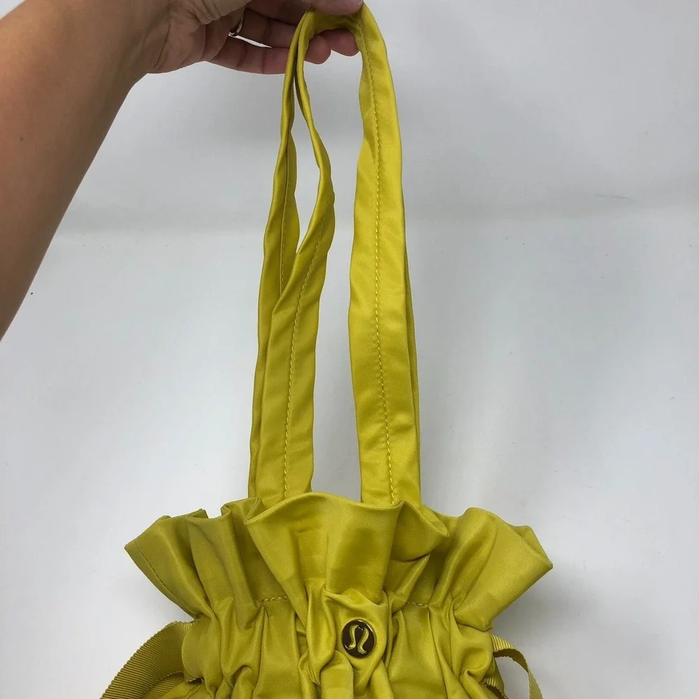 Lululemon Easy As Sunday Tote 19L Soleil Yellow Handbag Nylon Travel Casual